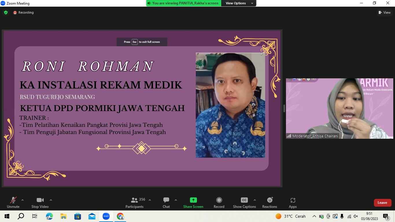 Pembacaan cv pemateri kedua oleh Moderator